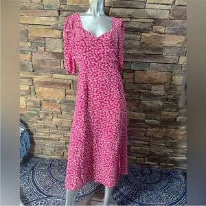 W.A.Y.F Sunflower Dress Sz M
P-P 18”
Length 47”